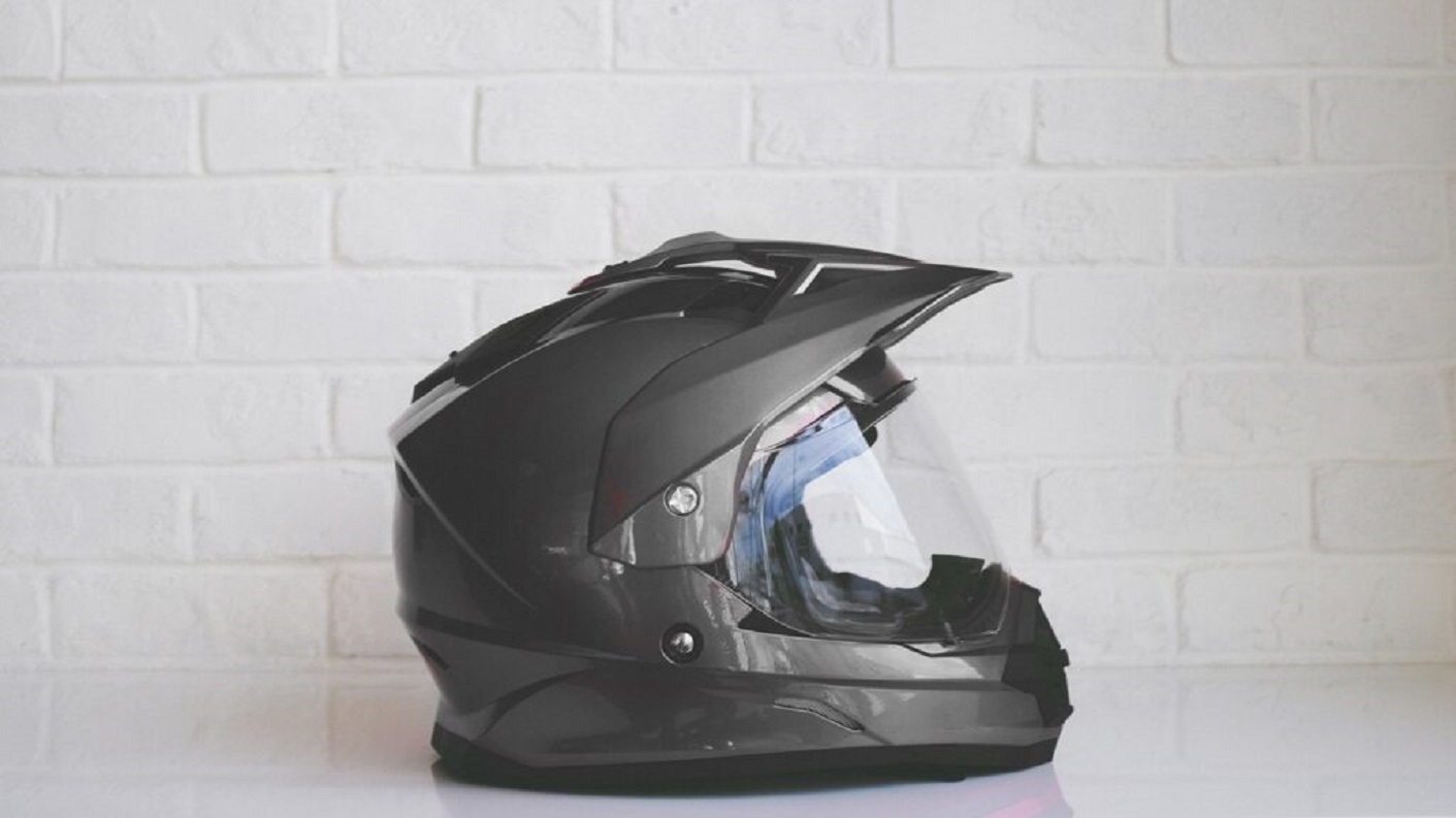 Mladića na mopedu zaustavila policija. Nije imao kacigu, ali to mu nije glavni problem