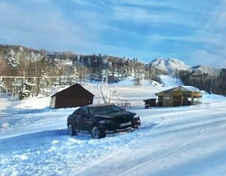 Divljaštvo na planini: Zapeli BMW – om u snijegu pa brutalno pretukli HGSS – ovce