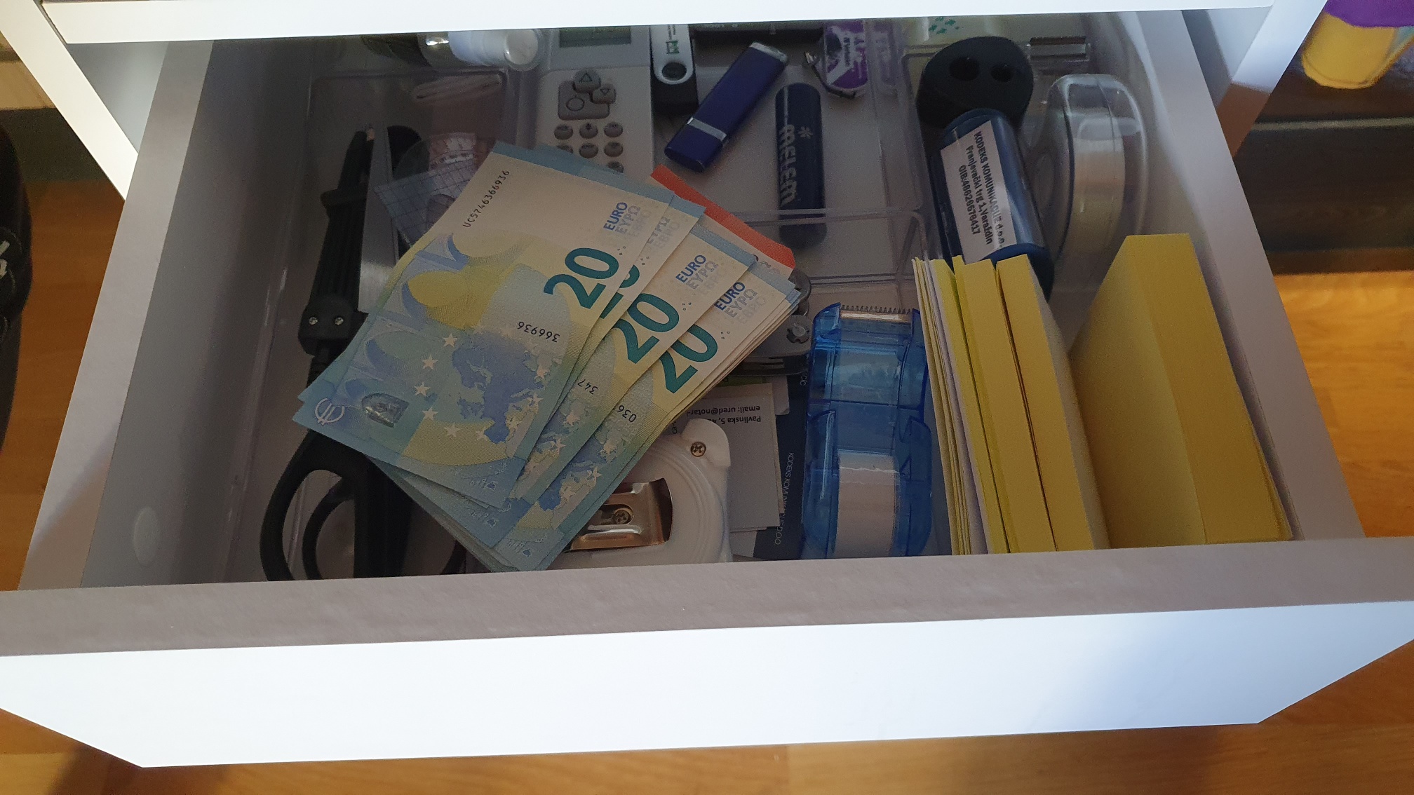 Prijetila ubojstvom i otela novčanik