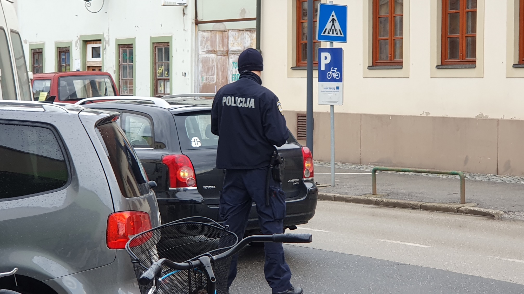 “Štemeri” u Trnovcu razbijali u kafiću, a onda napali policajce. Došlo je i do pucnjave…