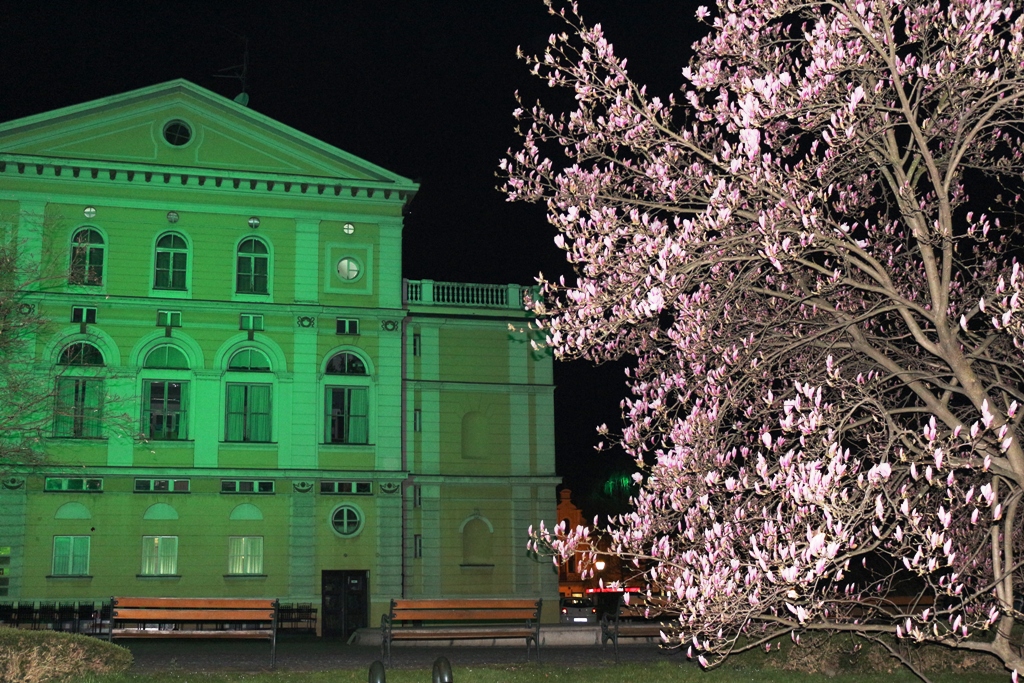 Zgrada varaždinskog HNK u zelenom