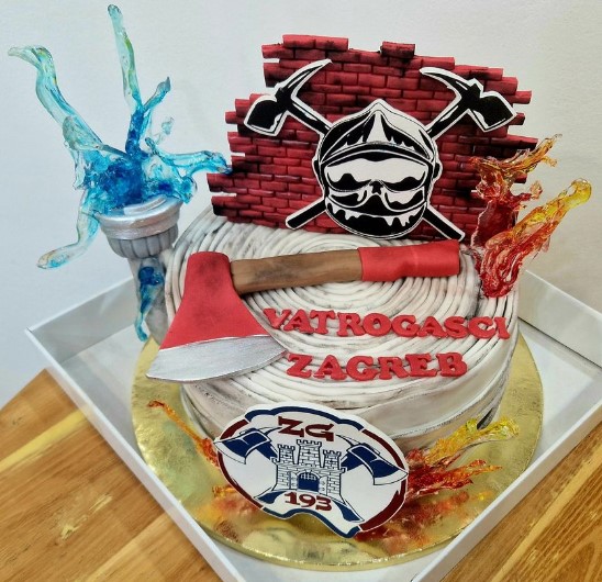 Pogledajte kakvu su urnebesnu tortu dobili vatrogasci