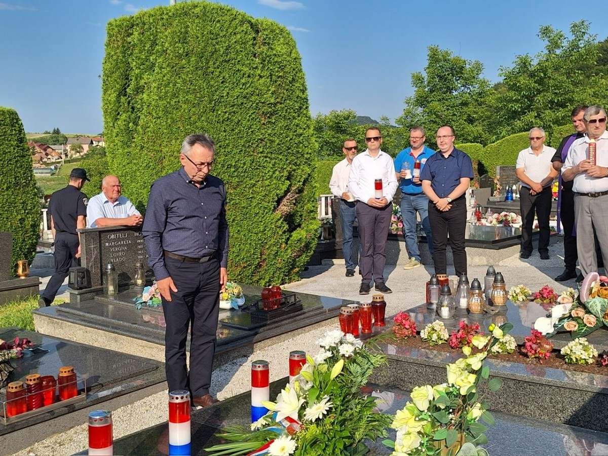 31. OBLJETNICA POGIBIJE ŽELJKA BIŠKUPA Gradsko izaslanstvo položilo cvijeće na grob poginulog branitelja