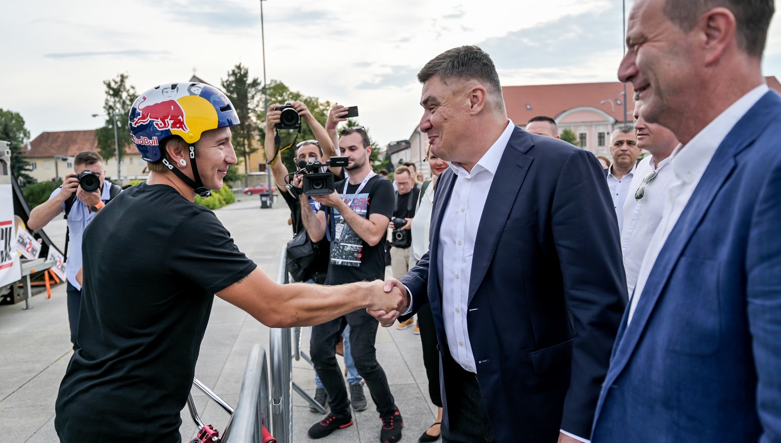 Milanović raspisao izbore u srijedu 17. travnja.  Bit će to neradni dan