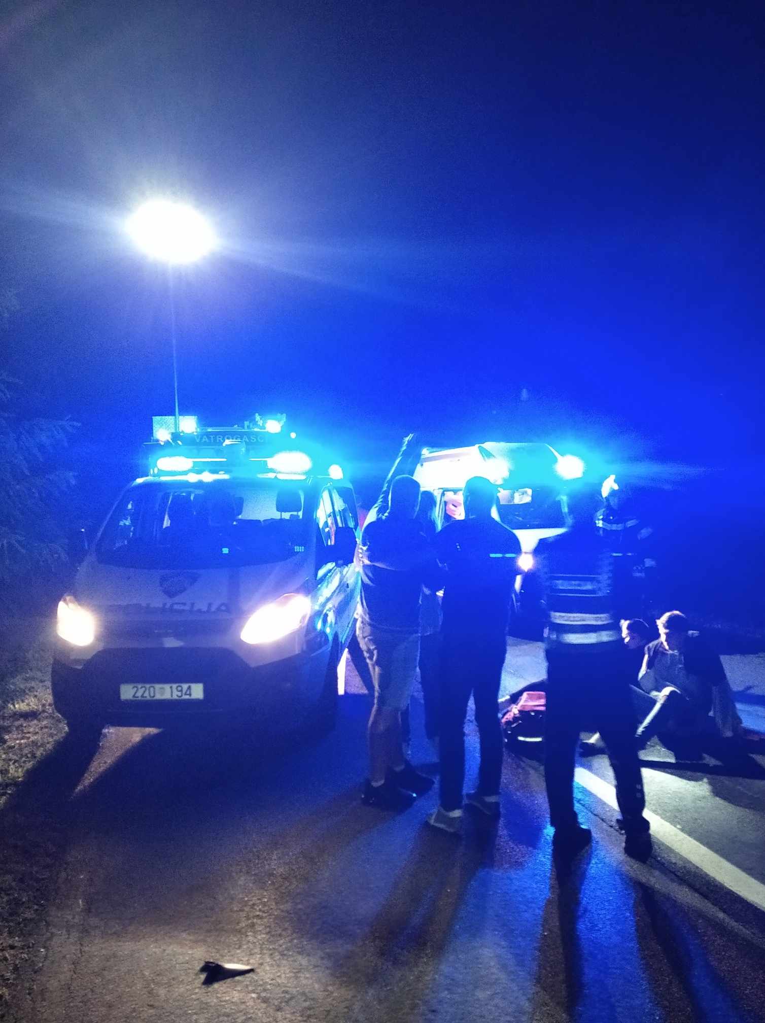 Dvoje mladih ozlijeđeno u nesreći