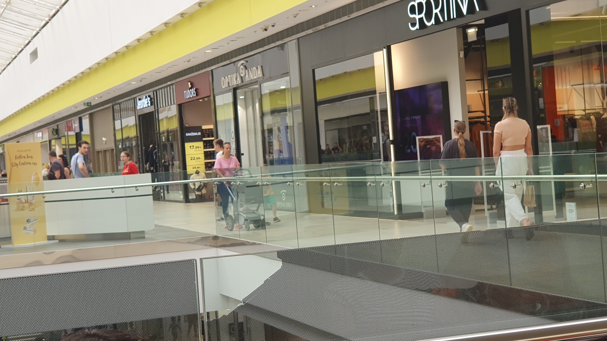 Upozorenje iz AZOP-a: Čuvajte se predobrih Black Friday ponuda