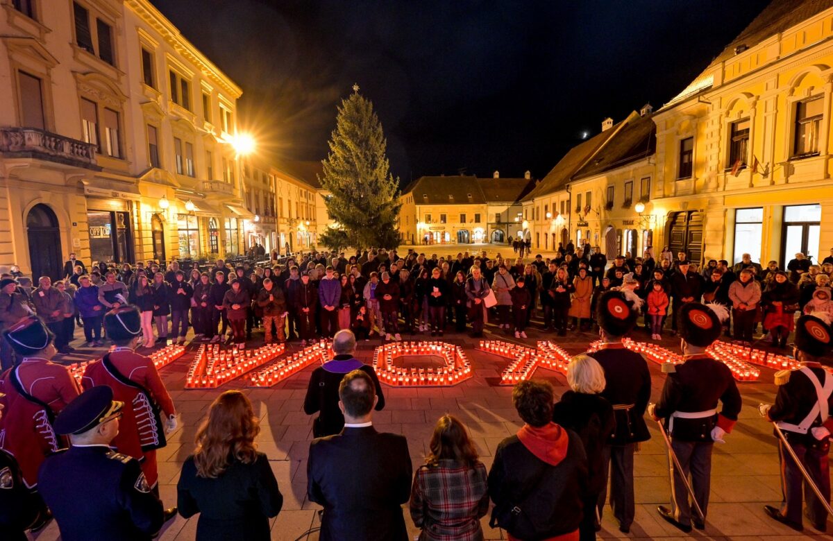 Paljenjem lampiona na varaždinskom Korzu odana počast žrtvama Vukovara i Škabrnje