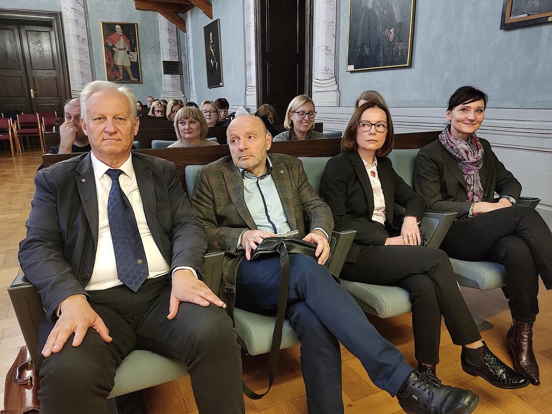 Ravnatelji raspravljali o hripavcu i drogama u školi