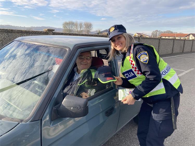 Međimurski policajci darivali najsavjesnije sudionike u cestovnom prometu