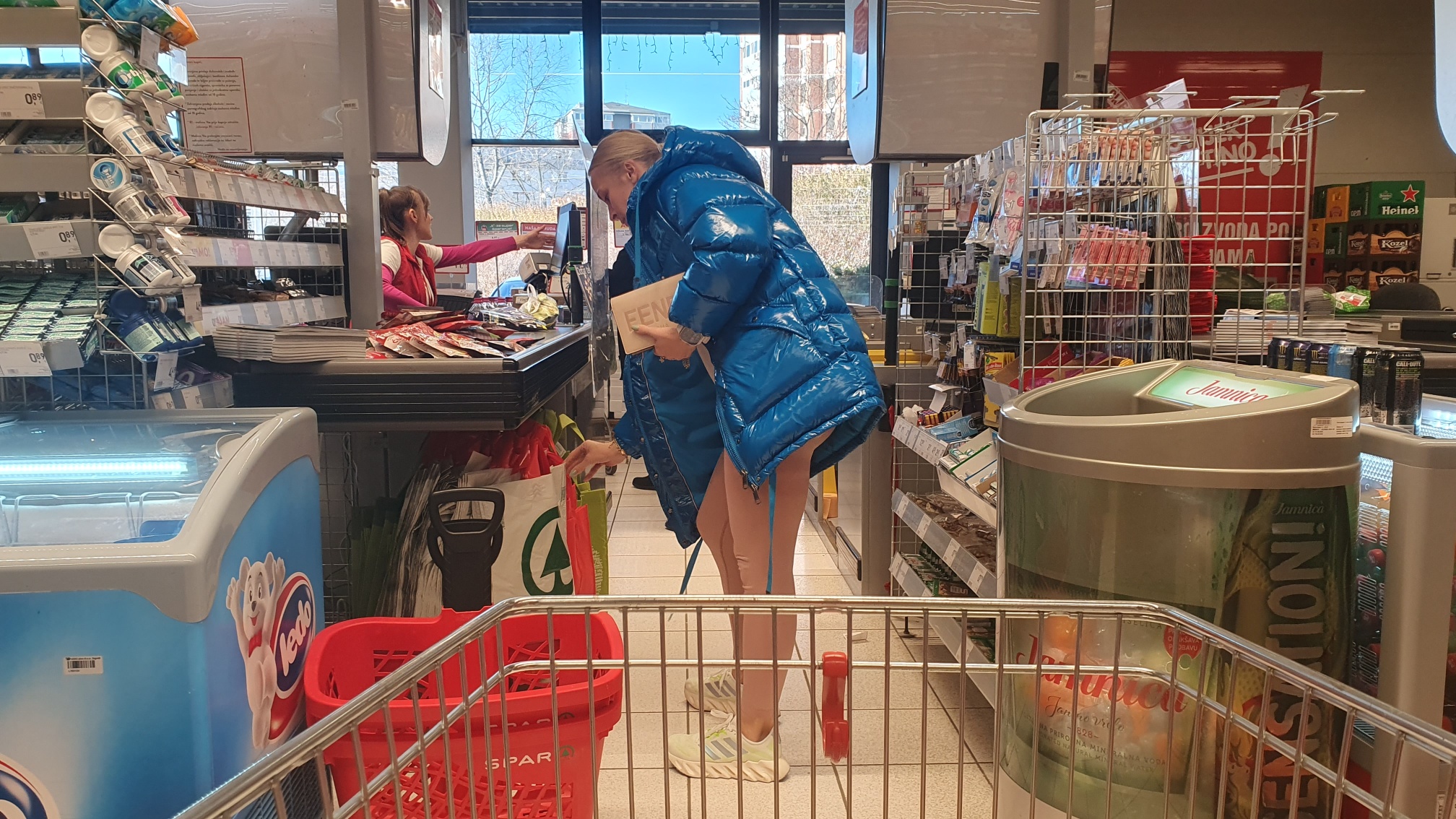 NOSI IH NA CIPAR?! Teniska zvijezda kupila “brdo” gotovih juha i umaka