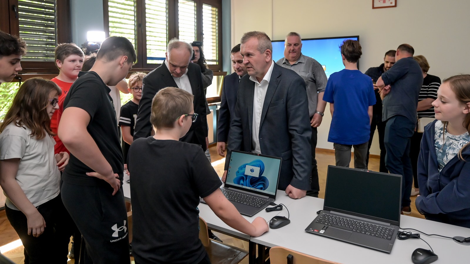 U Osnovnoj školi Vidovec otvorena nova, moderna informatička učionica
