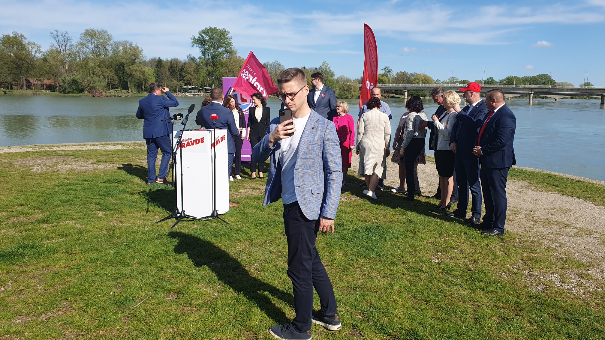 RIJEKE PRAVDE NA DRAVI Demokracija počinje u krevetu