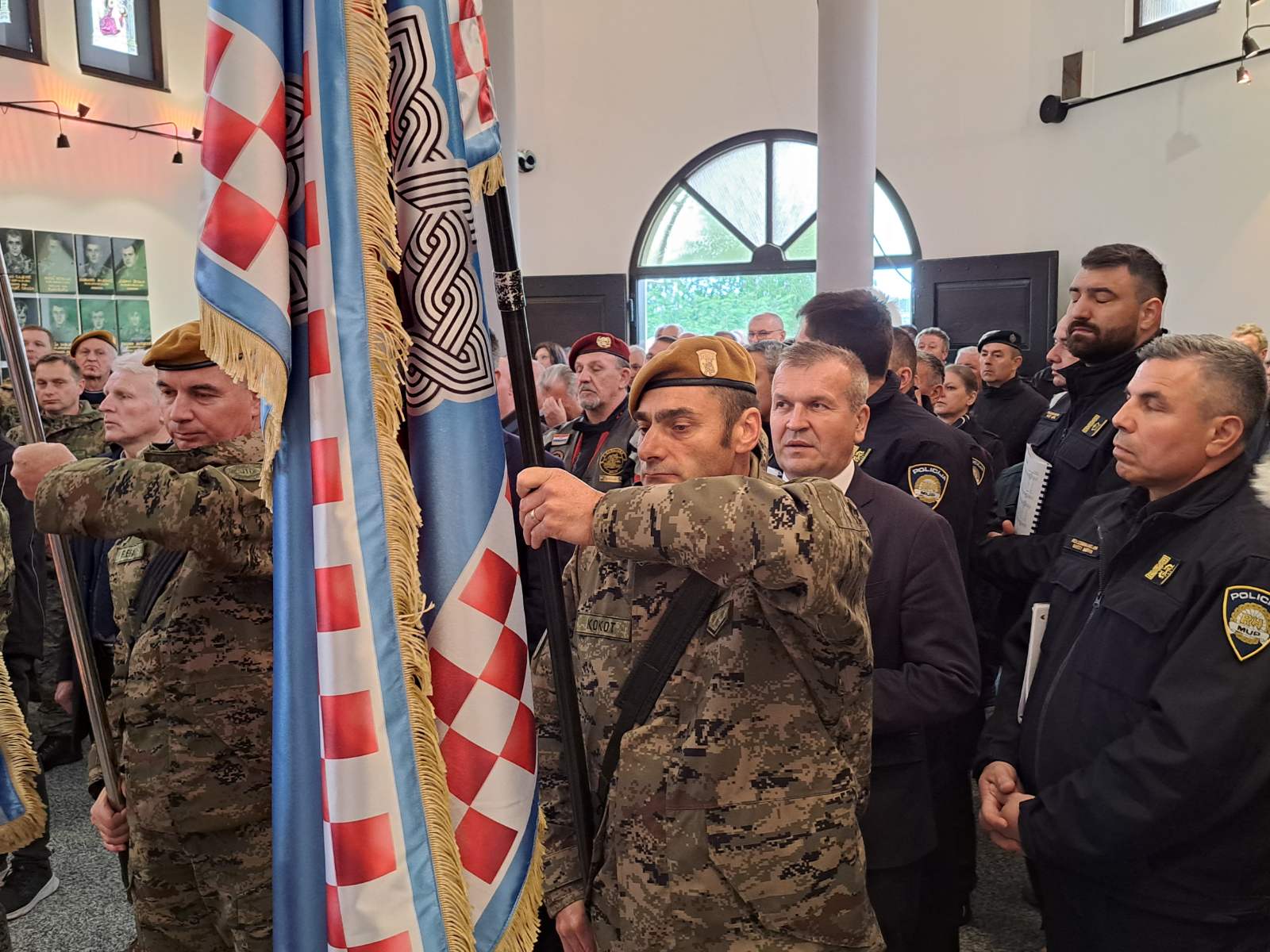 „33 krunice za 33 godine“ i posvećenje zastava udruge Sinovi Domovine