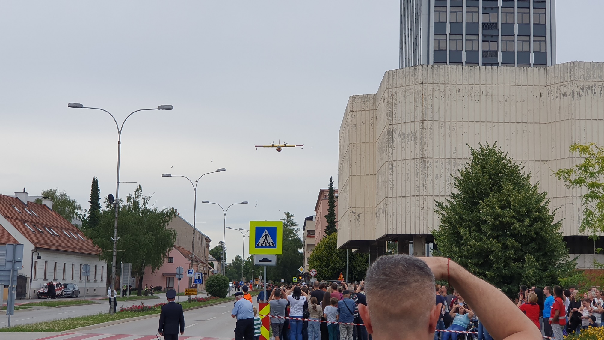 Na nebu iznad Varaždina kanader i helikopter, Milanović pratio spašavanje unesrećenih…
