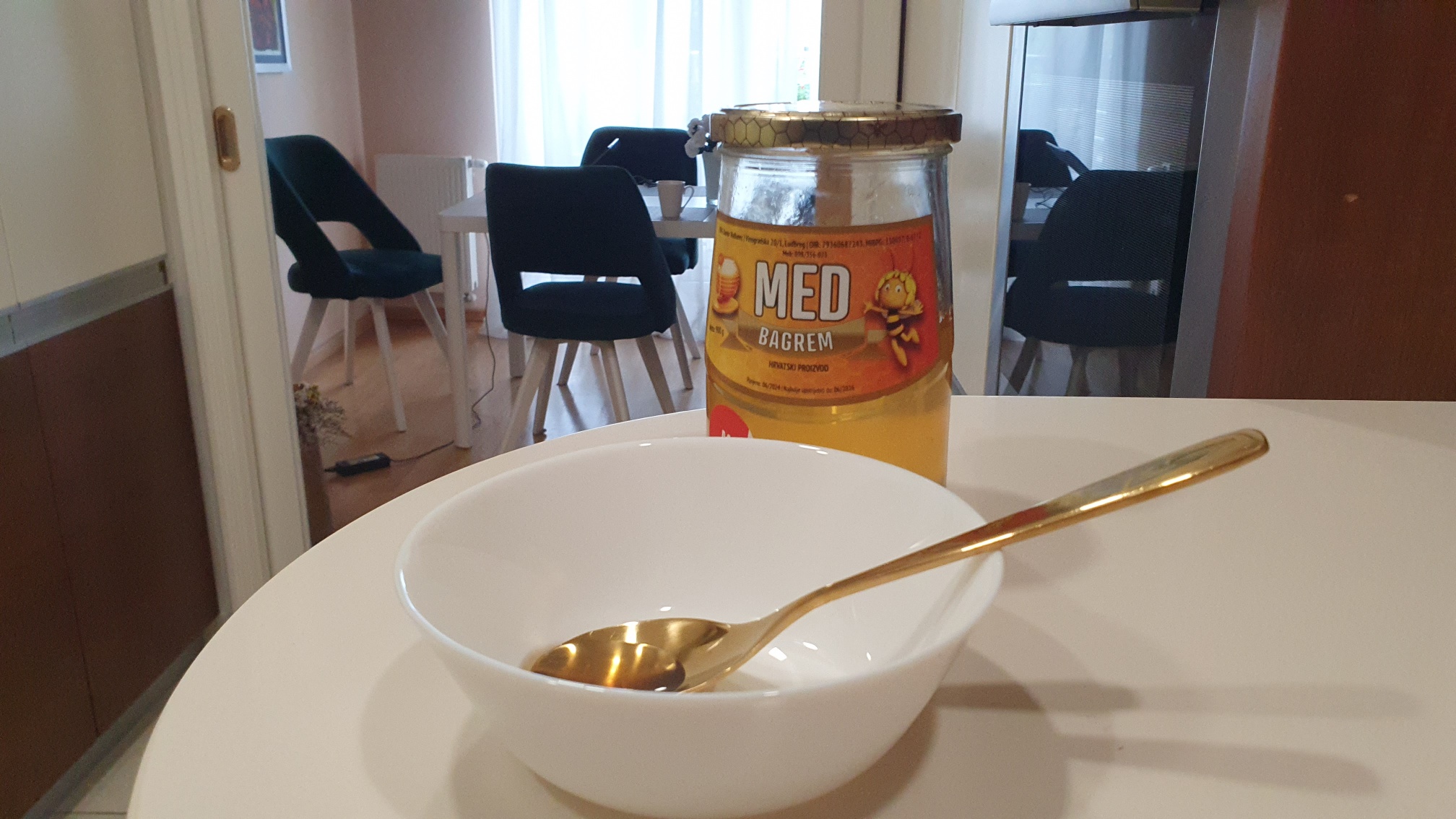 Znanstvenici otkrili kako prepoznati lažni med bez otvaranja staklenke