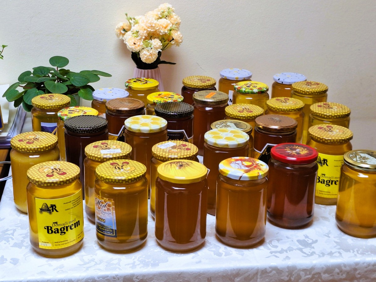 MED IVANEČKIH PČELARA Slatka donacija mališanima vrtića i članovima Udruge Ivanečko sunce