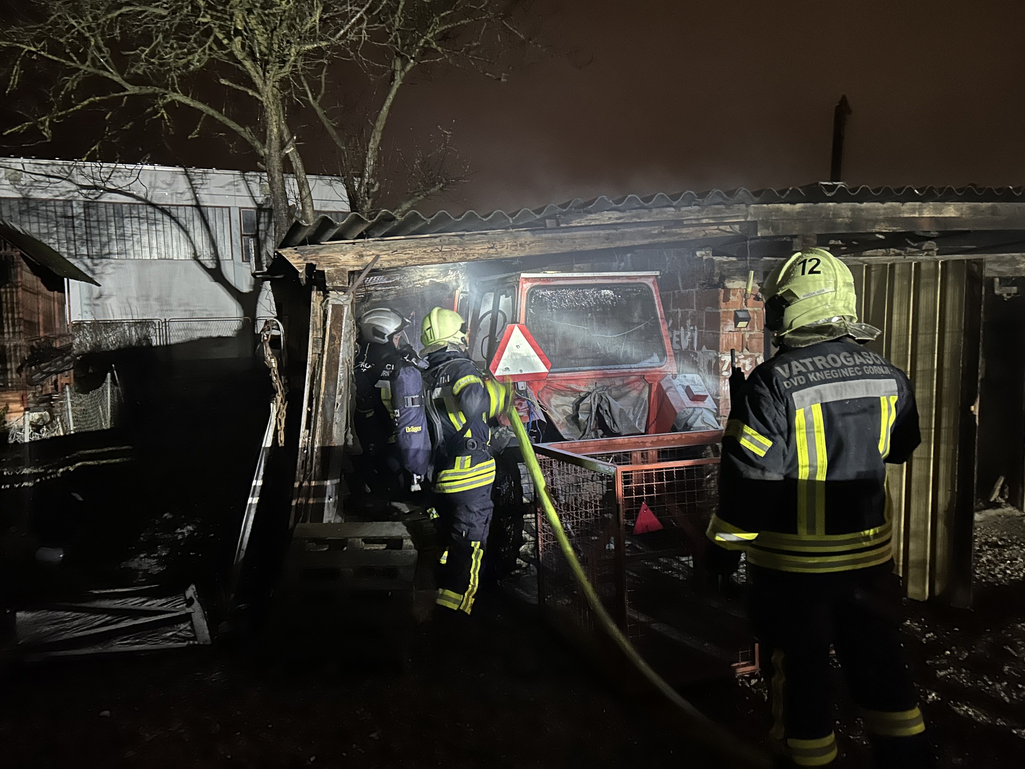 Rano jutros u Knegicu gorio traktor