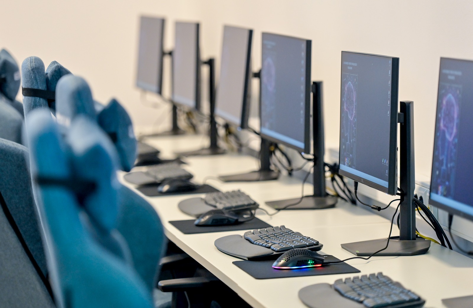 Budućnost je ovdje: U Varaždinskoj županiji otvoren prvi školski Laboratorij za umjetnu inteligenciju i holograme u Hrvatskoj