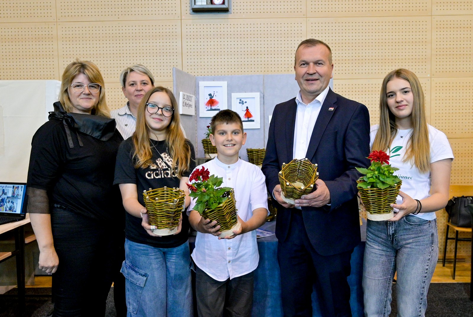 Gospodarska škola Varaždin spojila tradiciju i budućnost: Smotra zadruga, Sajam vježbeničkih tvrtki i nova učionica na Dan škole