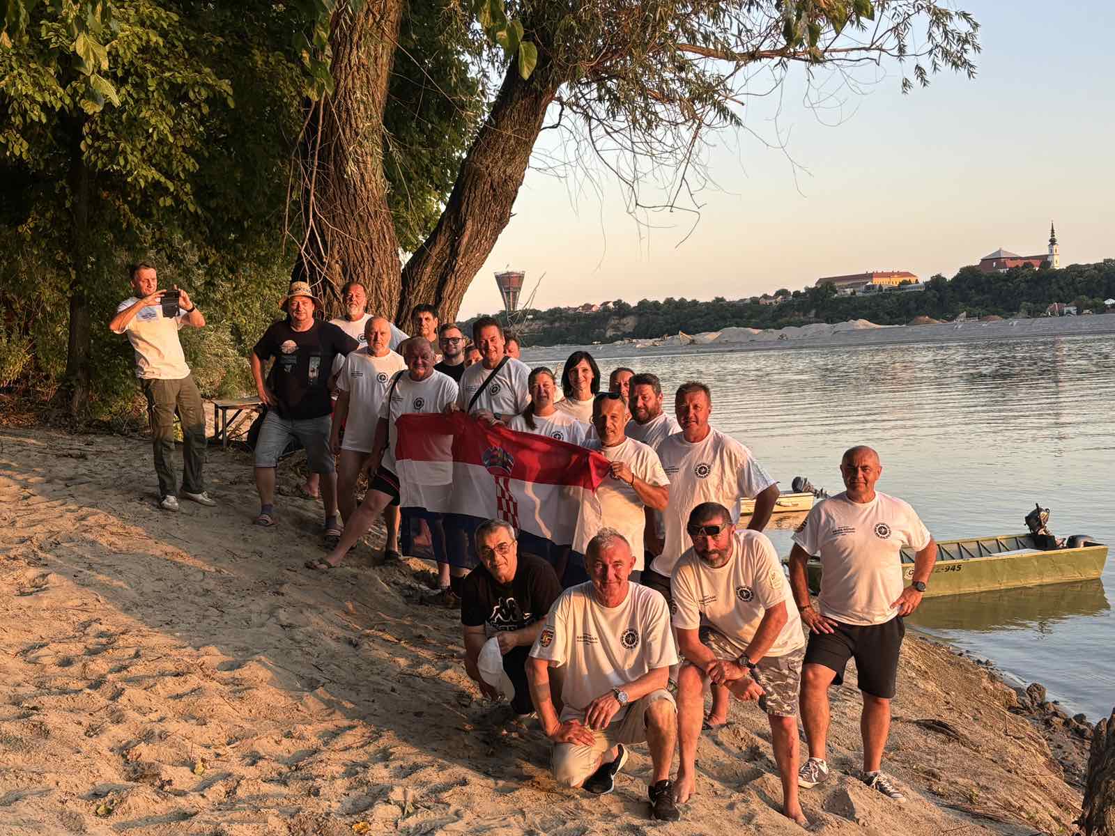 Varaždinski branitelji Dravom i Dunavom jubilarni 20. put stigli u Vukovar