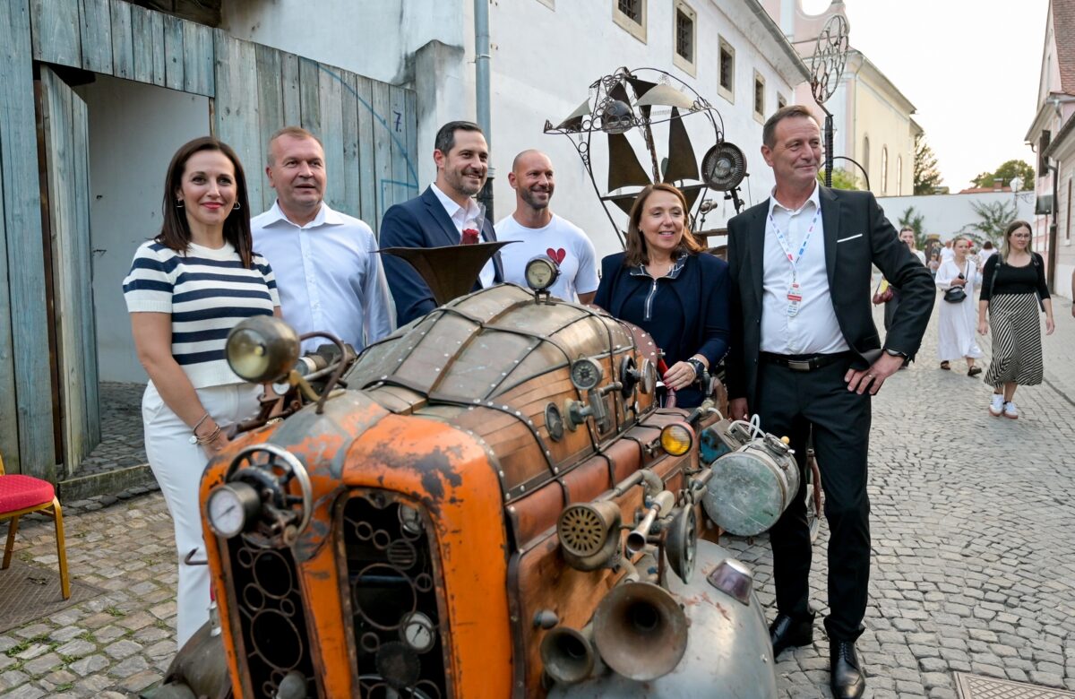 Ministrica Hrstić te ministri Glavina i Habijan na Špancirfestu