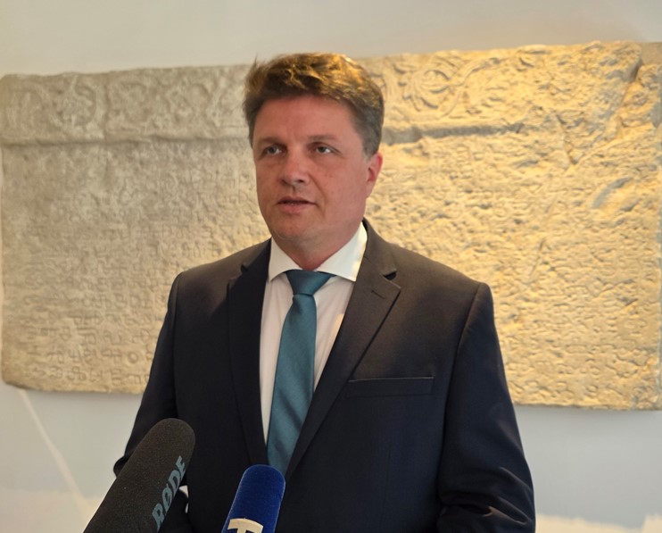 Marković u Saboru: Građani Varaždinske županije traže istragu o mogućoj kupovini glasova u romskim naseljima.