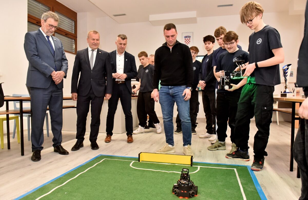 Svečano otvorena obnovljena stara zgrada škole u Svetom Iliji koja postaje centar za edukacije i izvrsnost