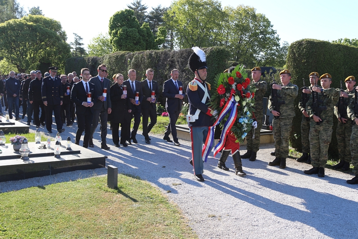 Sjećanje na „Bljesak“ – vijenci i svijeće za hrvatske branitelje koji su u 32 sata ispisali povijest