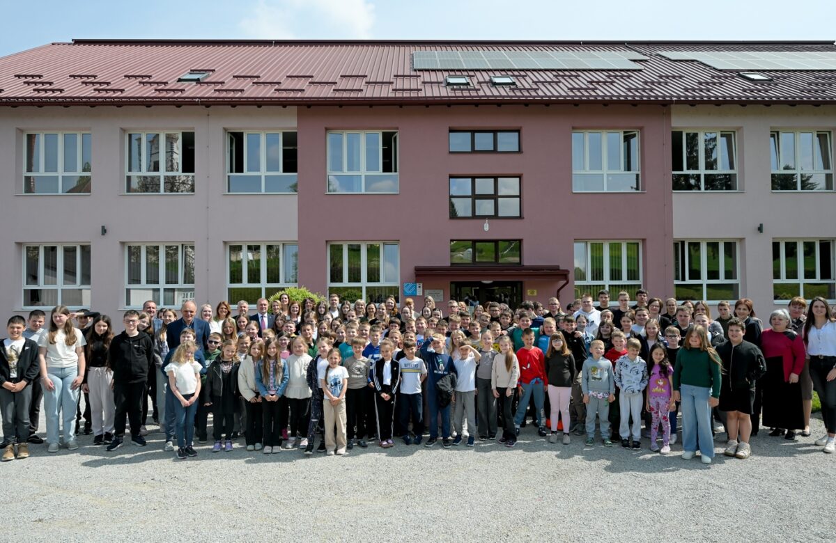 Potpisan ugovor: Učenici OŠ Donja Voća za godinu dana imat će školsku sportsku dvoranu