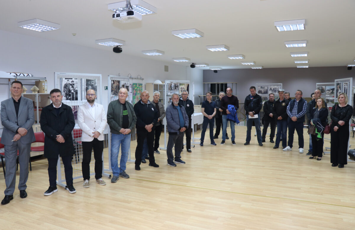 Otvorena izložba fotografija “Pakrac kroz ratni objektiv”
