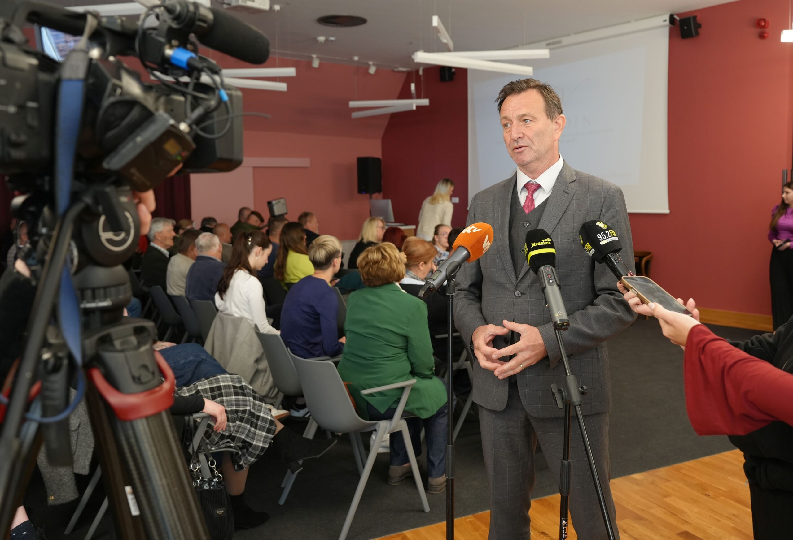 Gradonačelnik Bosilj uručio 80 ugovora: Varaždinske udruge dobile preko 255.000 eura