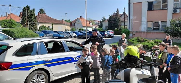 Predškolci iz Dječjeg vrtića Varaždin posjetili Policijsku upravu varaždinsku