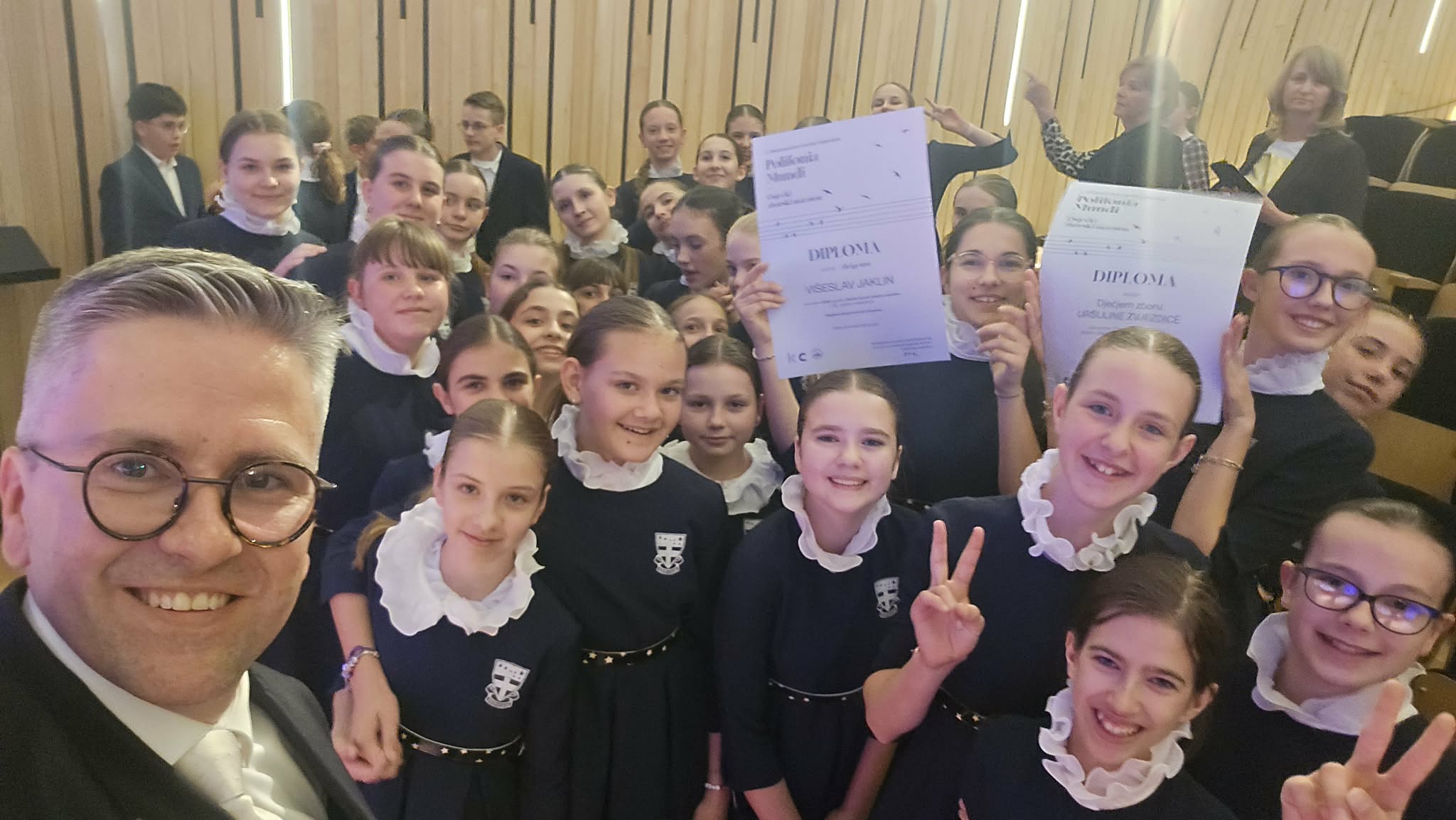 Čestitka „Uršulinim zvjezdicama“