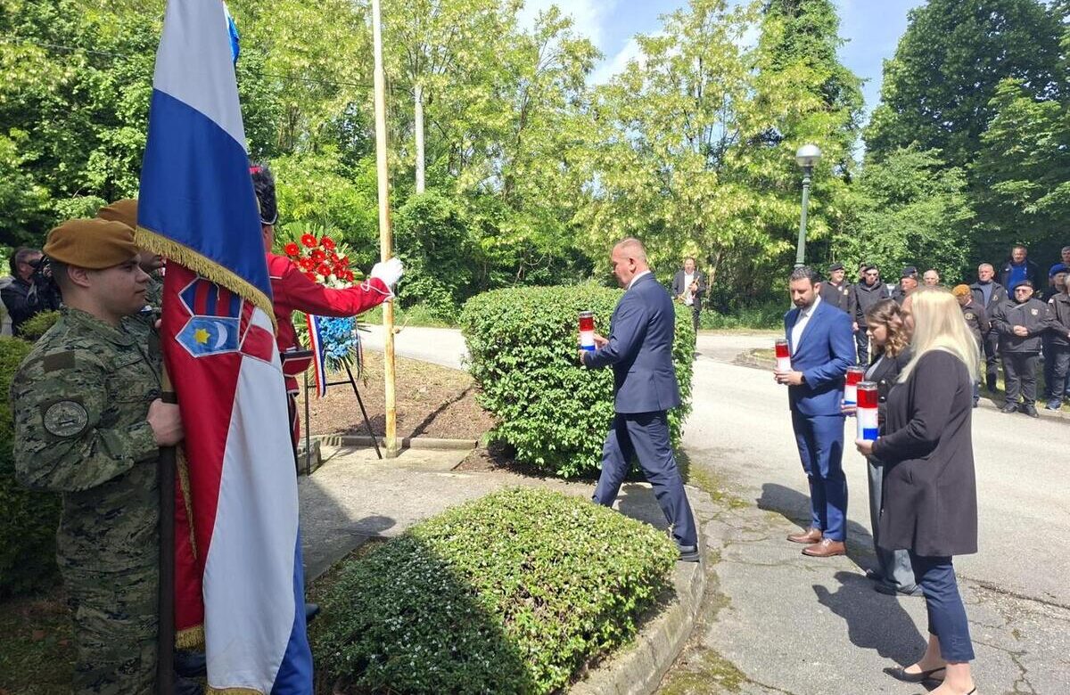 Polaganjem vijenaca, paljenjem svijeća i prigodnim druženjem, obilježena 35. obljetnica ustroja 5. bojne 1. A brigade „Tigrovi“