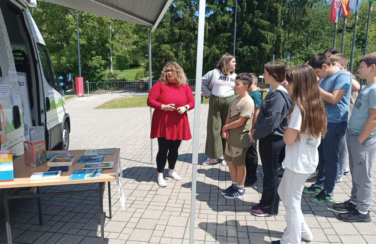 Povodom 150. obljetnice rođenja Vladimira Nazora: Bibliobus u Područnoj Školi Hrašćina