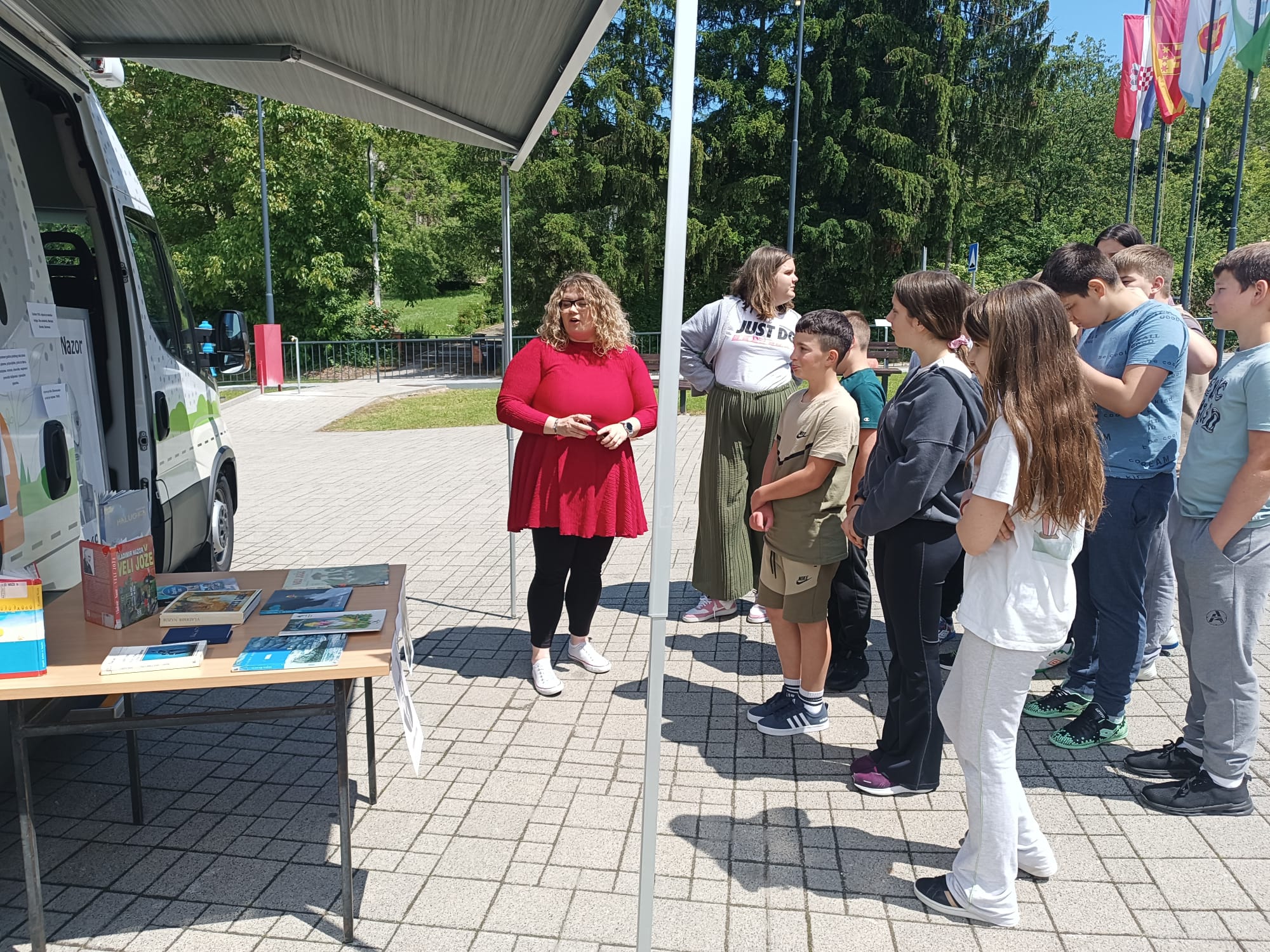 Povodom 150. obljetnice rođenja Vladimira Nazora: Bibliobus u Područnoj Školi Hrašćina