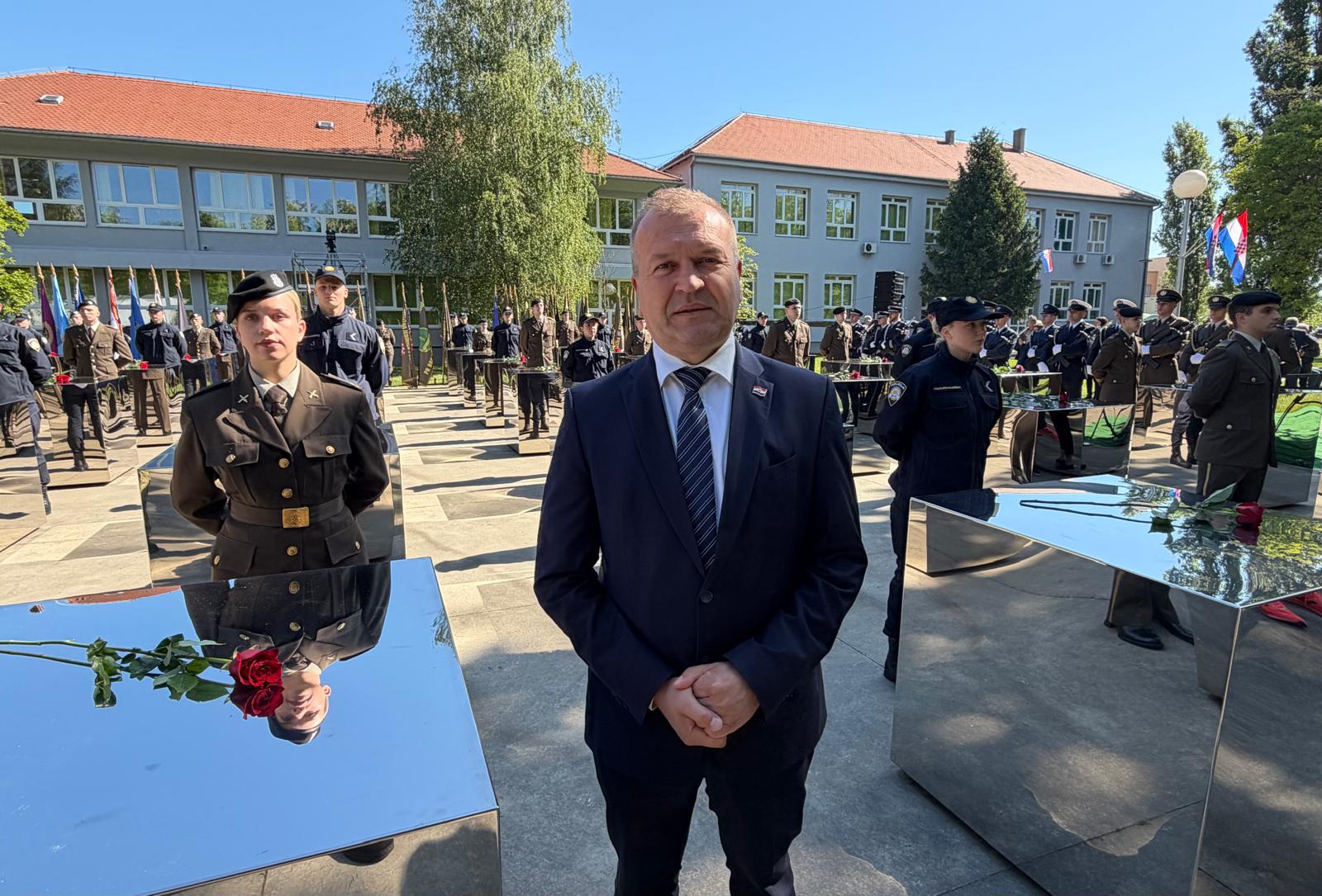 Župan Stričak na obilježavanju VRO “Bljesak” u Okučanima: “Veliki doprinos operaciji dali su branitelji iz Varaždinske županije”