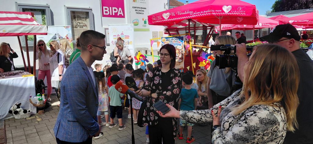 Mliječna pustolovina na Varaždinskom placu: Djeca kroz igru učili o važnosti mlijeka u prehrani