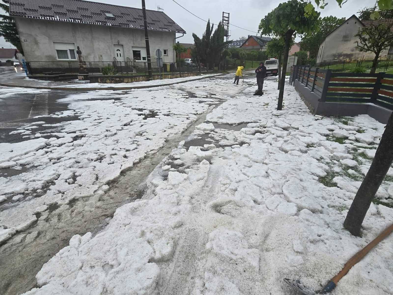 Dijelove Varaždinske županije pogodila tuča i snažan vjetar. Stričak i Kaniški sve “pofotkali”