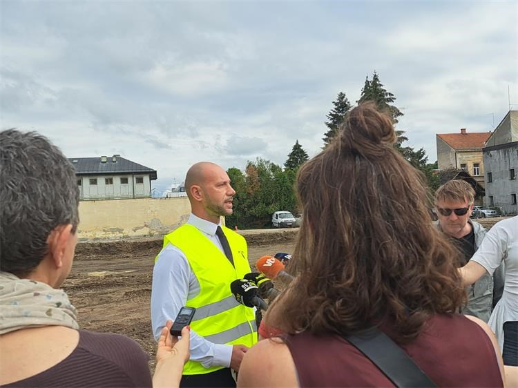 Ministar Habijan obišao radove na izgradnji pravosudne zgrade u Varaždinu. O Bosilju ni “A”