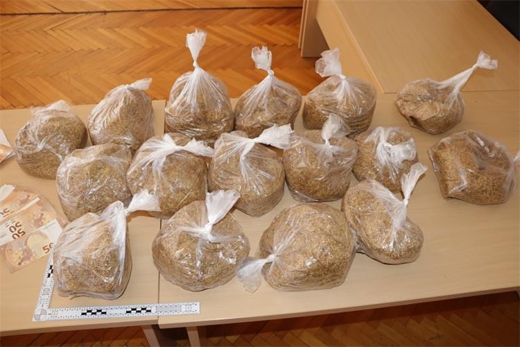 Krim policajci pronašli 28 kila duhana bez markice u domu 68 – godišnjakinje