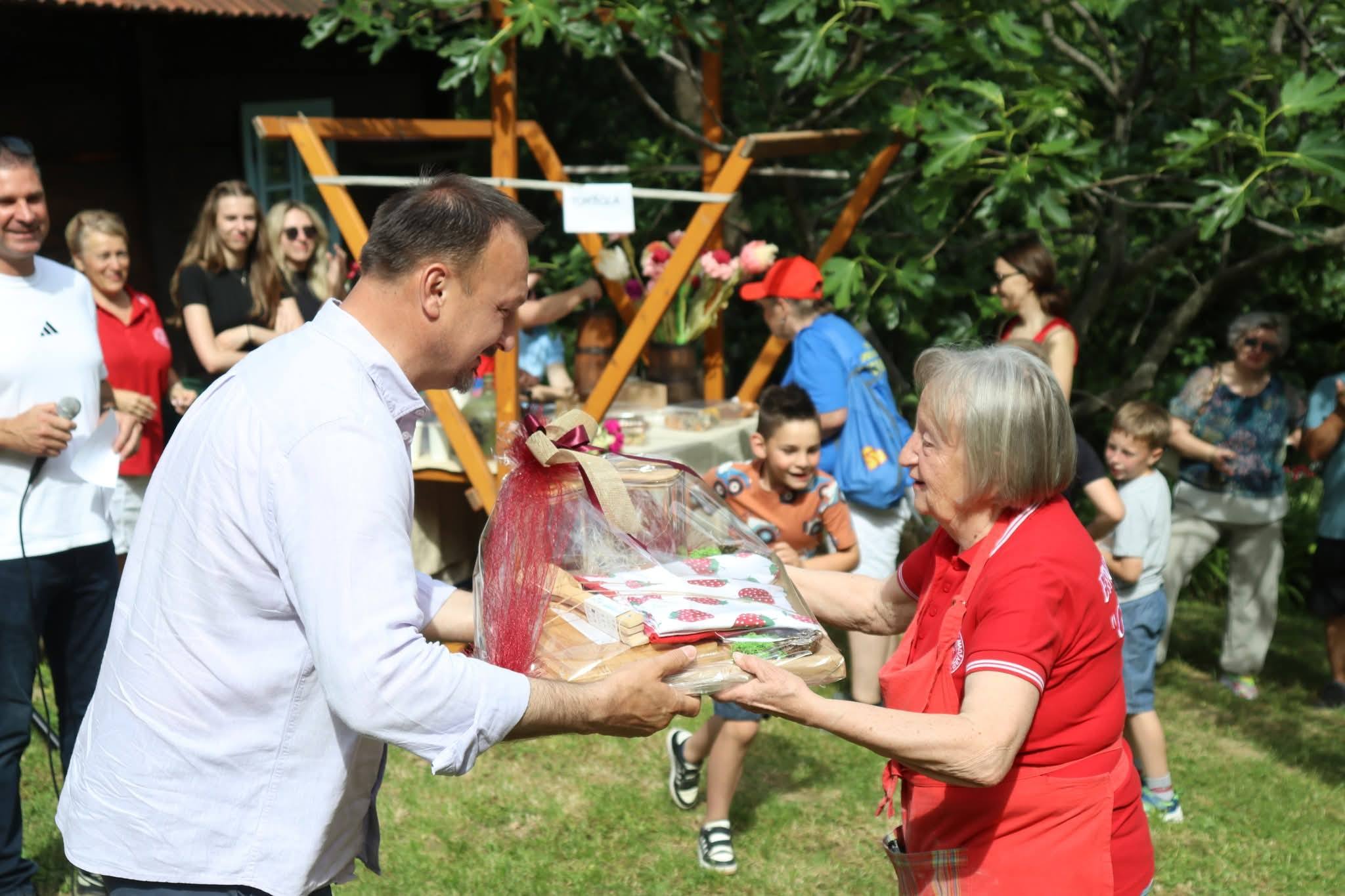 Održani 12. Dani pere u Madžarevu. Jenkač: “Ova manifestacija čuva običaje i baštinu našeg kraja”