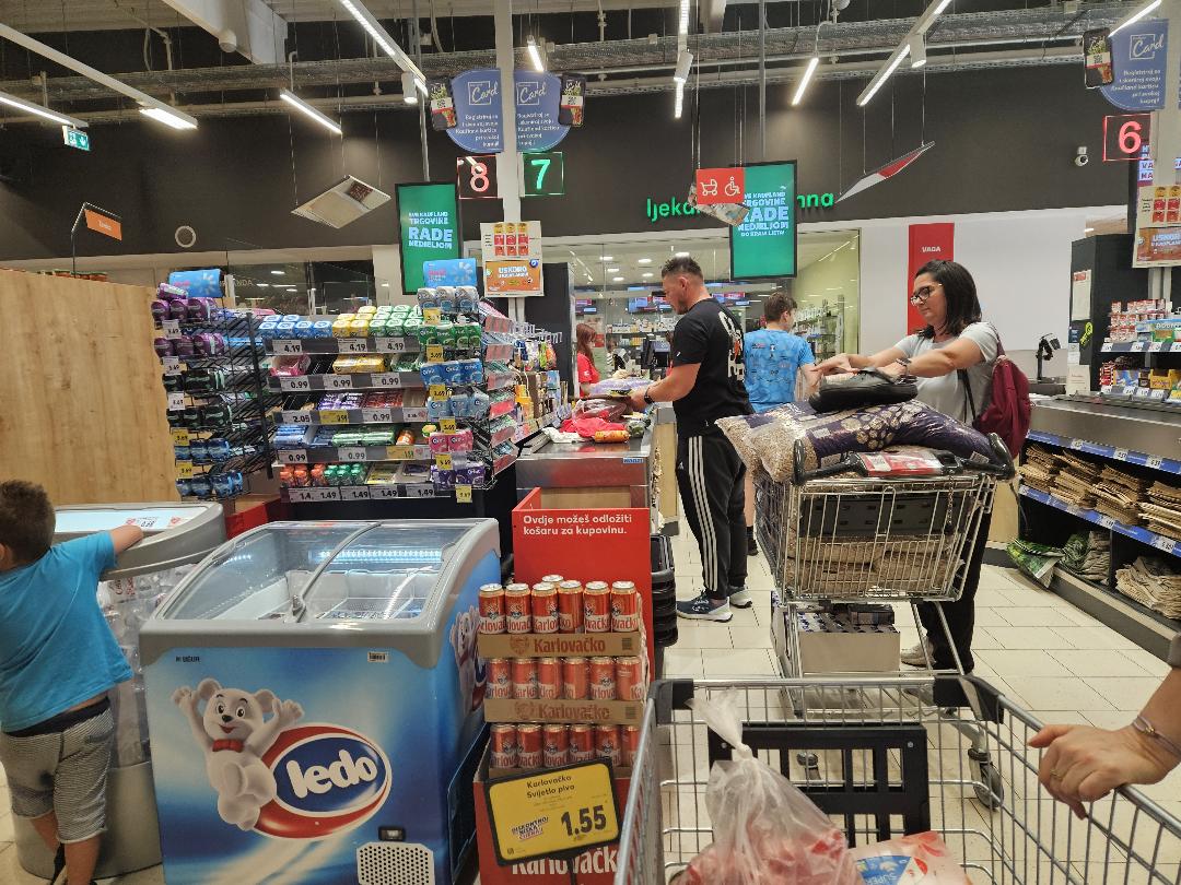 Istražili smo koje trgovine rade na Dan antifašističke borbe