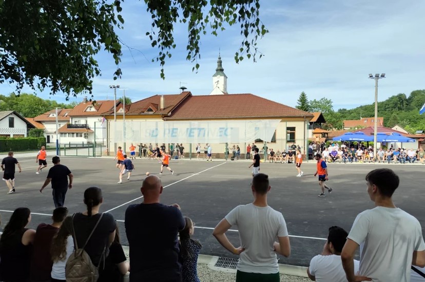 Otvoreno novouređeno sportsko igralište u Remetincu