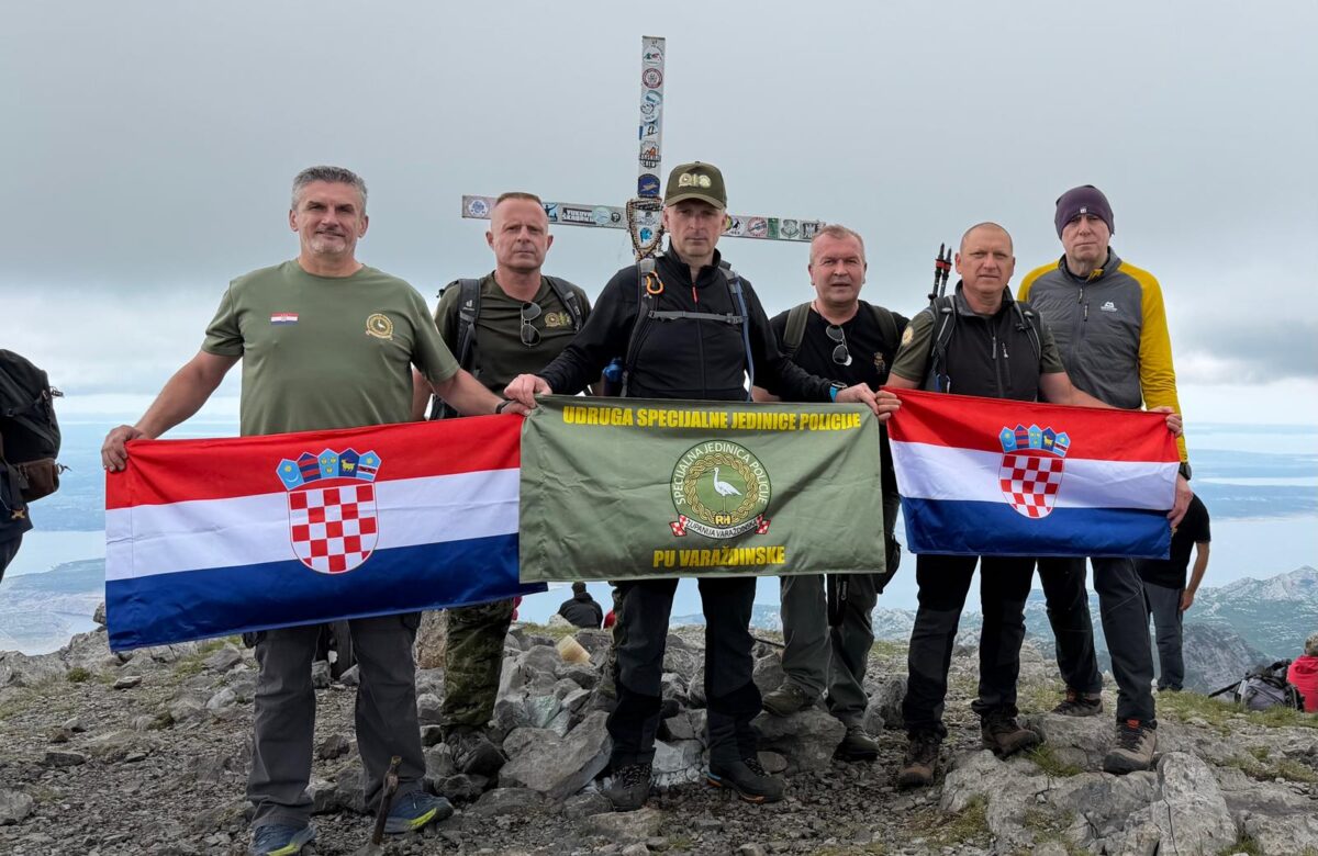 Župan Anđelko Stričak i pripadnici „Roda“ na tradicionalnom pohodu na Velebitu