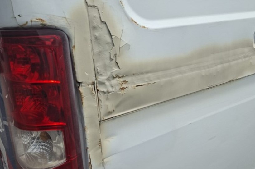Policija zaustavila kombi i odmah ga odveli na tehnički. Imali su što za vidjeti