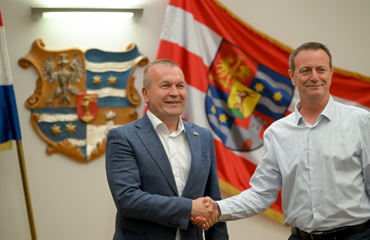 Varaždinska županija darovala zemljište Gradu Varaždinu. Stričak i Bosilj stisnuli si ruku…