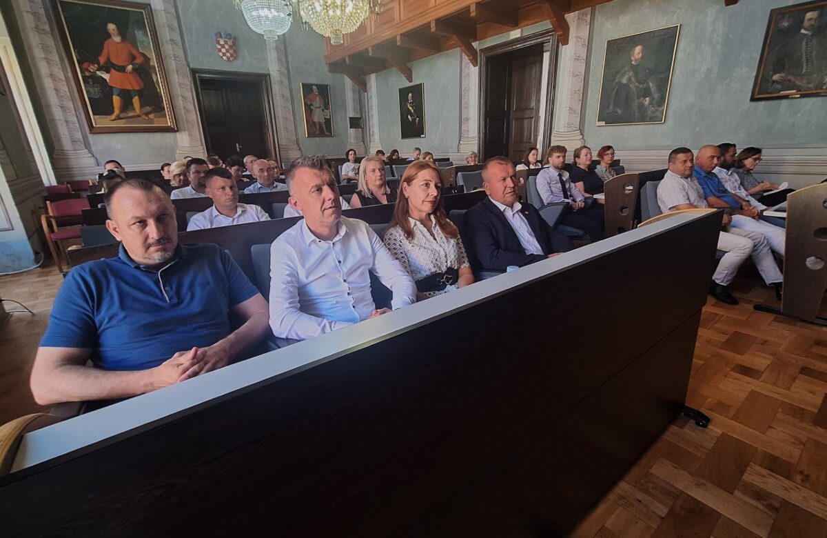 Radni sastanak župana Stričaka s načelnicima i gradonačelnicima u Županijskoj palači