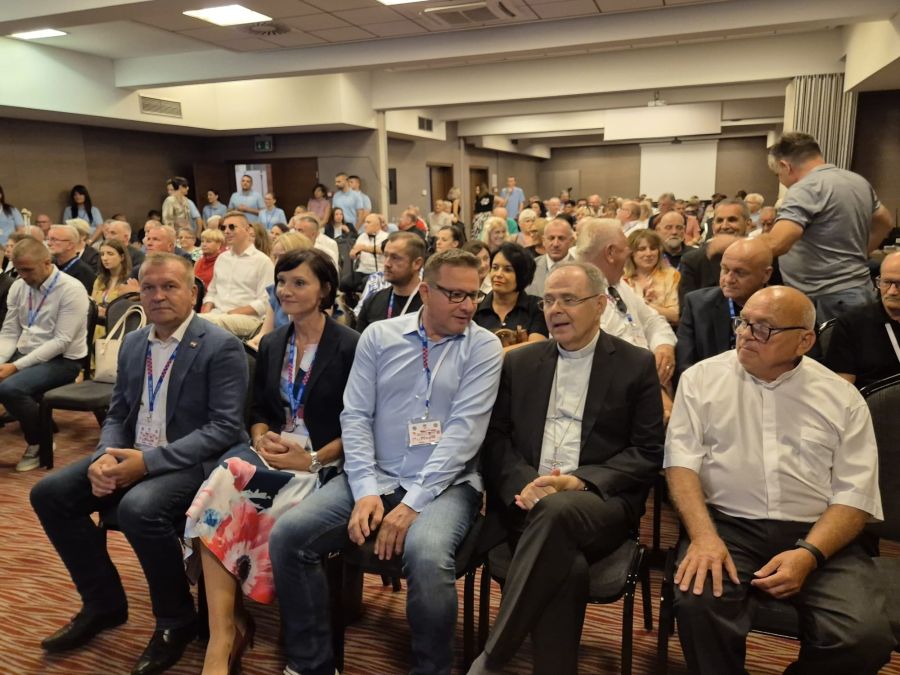 Župan Anđelko Stričak na simpoziju Udruge 100% -tnih ratnih vojnih invalida u Trakošćanu