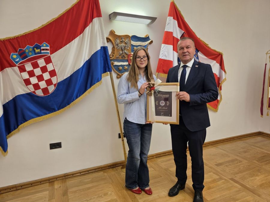 Župan Stričak uručio priznanje najboljoj maturantici Varaždinske županije Mili Maretić